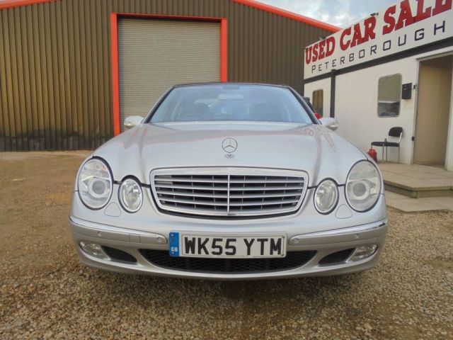 2005 Mercedes-Benz 2.1 E220 CDI 4d image 2
