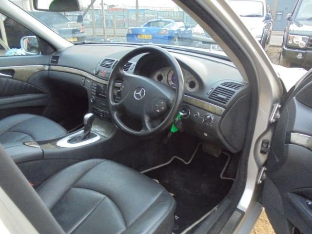 2005 Mercedes-Benz 2.1 E220 CDI 4d image 9