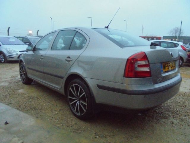 2006 Skoda Octavia 2.0 TDI 5d image 4
