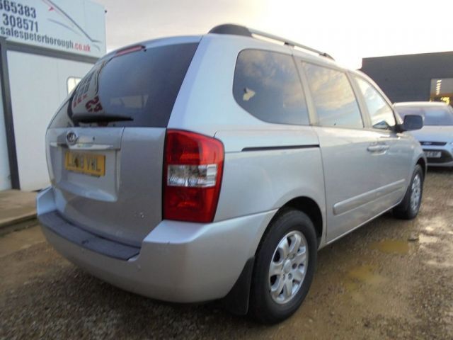 2008 Kia Sedona 2.9 LS 5d image 6