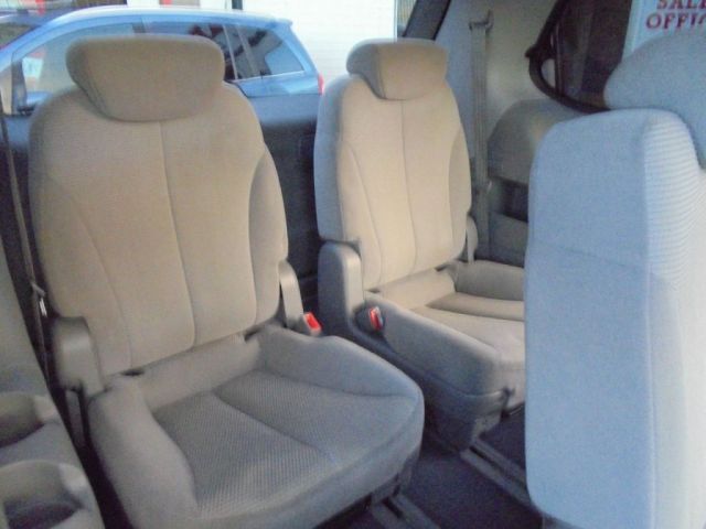 2008 Kia Sedona 2.9 LS 5d image 9
