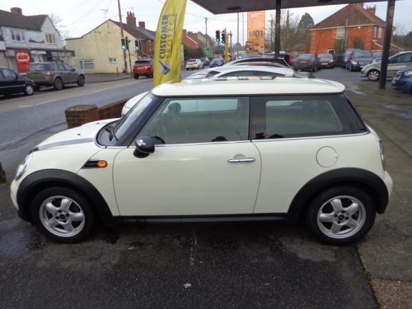 2010 Mini Hatchback 1.6 One 3dr image 2