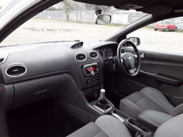 2008 Ford Focus 2.5 ST-2 3d image 9