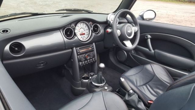 2005 MINI Convertible 1.6 Cooper S 2d image 9