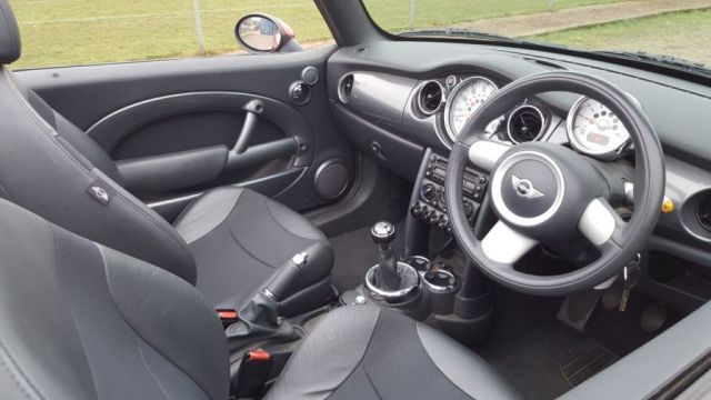 2007 MINI Convertible 1.6 Cooper 2d image 8