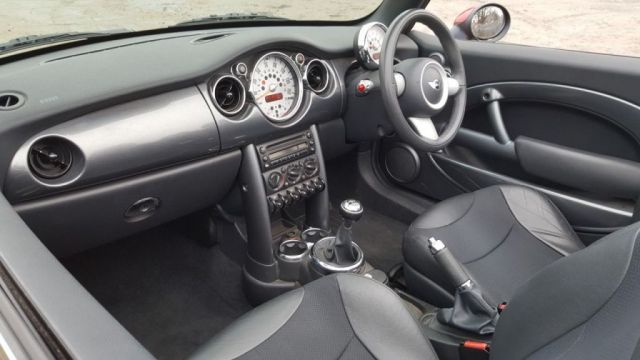 2007 MINI Convertible 1.6 Cooper 2d image 10
