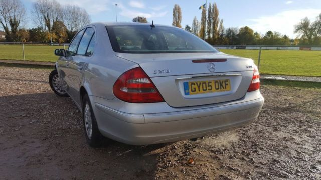 2005 Mercedes-Benz 2.7 E270 CDI 4d image 2