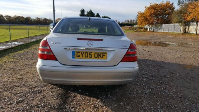 2005 Mercedes-Benz 2.7 E270 CDI 4d image 4