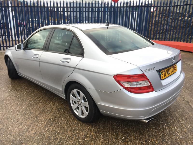 2009 Mercedes-Benz C220 2.1 4dr image 4