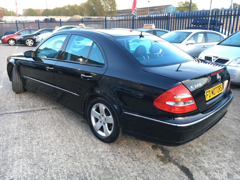 2004 Mercedes-Benz E320 3.2 4dr image 4