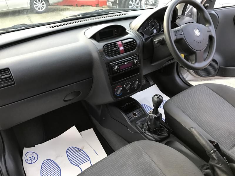 2002 Vauxhall Corsa 1.2 3dr image 9