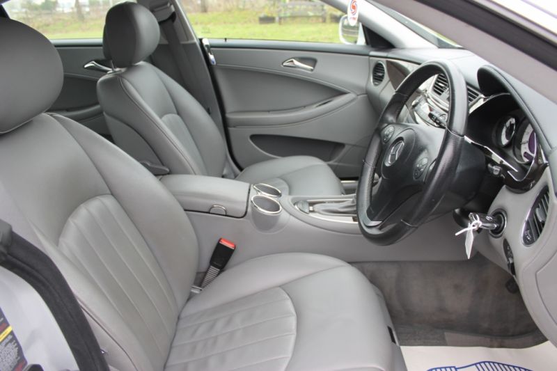 2008 Mercedes-Benz 3.0 CLS320 CDI 4dr image 8
