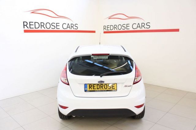 2015 Ford Fiesta 1.2 Zetec 5d image 4