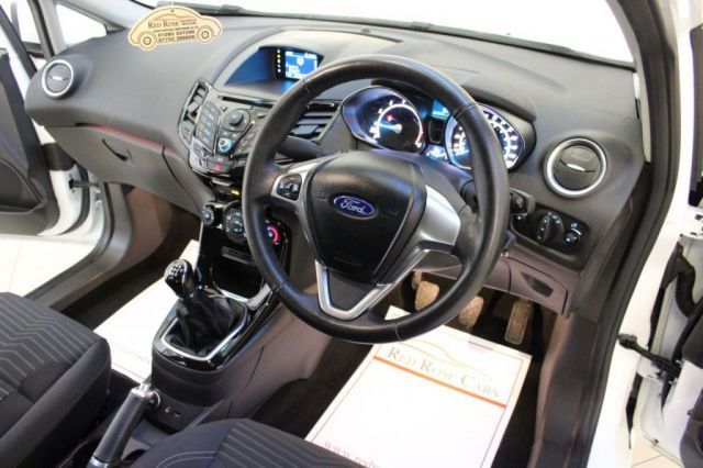 2015 Ford Fiesta 1.2 Zetec 5d image 5