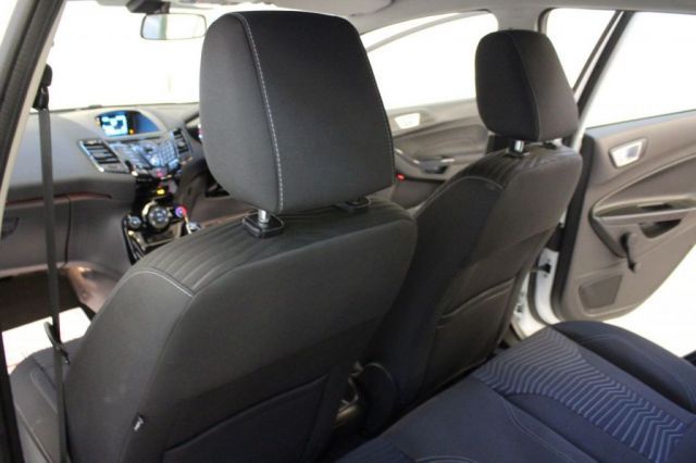 2015 Ford Fiesta 1.2 Zetec 5d image 9