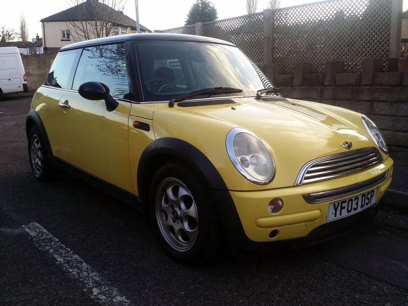 2003 MINI Cooper 1.6I 16V 3dr image 1