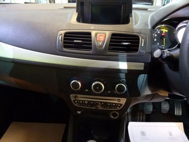 2011 Renault Megane 1.5 DCI ECO 3d image 9