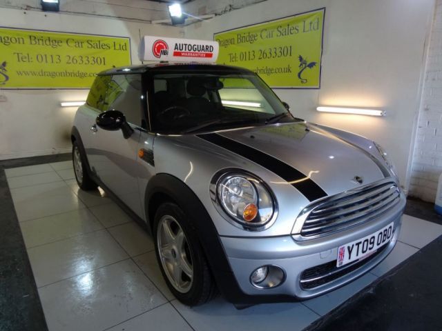 2009 MINI Hatch Cooper D 1.6 3d image 1