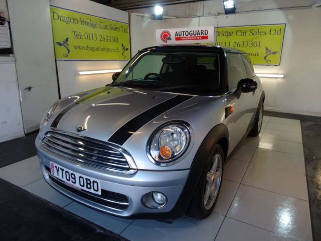 2009 MINI Hatch Cooper D 1.6 3d image 2