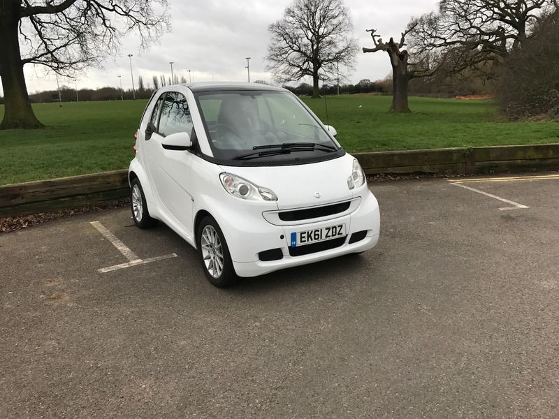 2011 Smart ForTwo 1.0 image 1