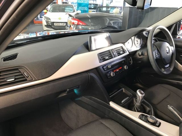 2013 BMW 3 Series 2.0 320D image 8