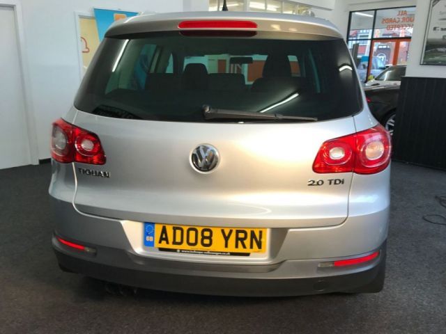 2008 Volkswagen Tiguan 2.0 SE TDI 5d image 2