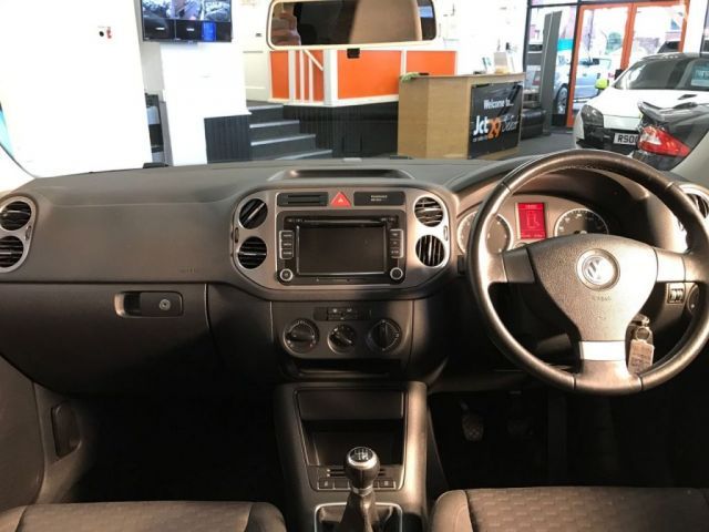 2008 Volkswagen Tiguan 2.0 SE TDI 5d image 5