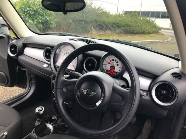 2011 MINI Hatch Cooper 1.6 image 6