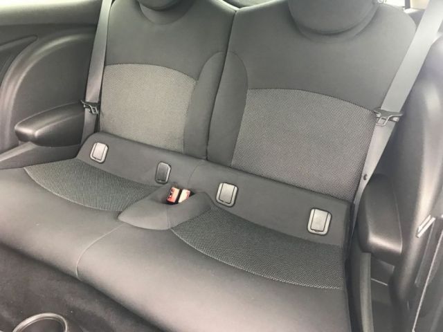 2011 MINI Hatch Cooper 1.6 image 9