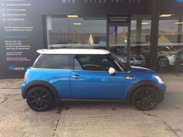 2009 MINI Hatch Cooper S 1.6 3d image 1