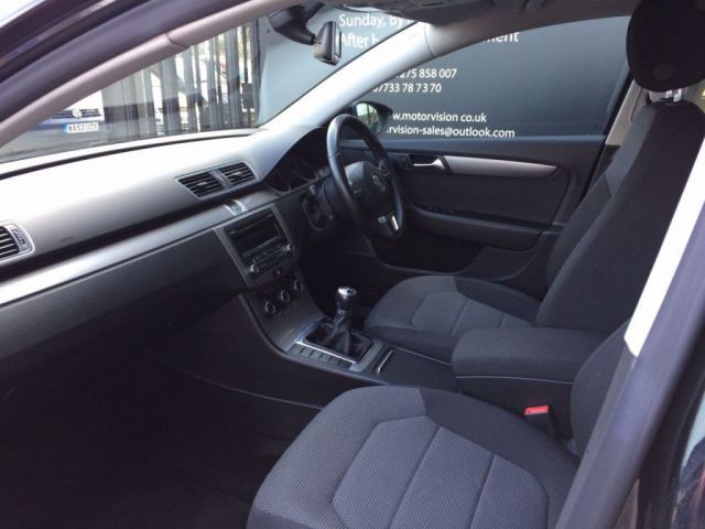 2012 Volkswagen Passat 2.0 SE TDI 5d image 6
