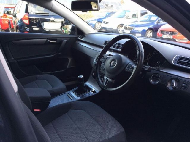 2012 Volkswagen Passat 2.0 SE TDI 5d image 8