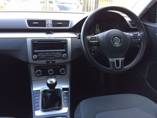 2012 Volkswagen Passat 2.0 SE TDI 5d image 9