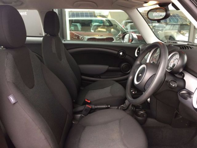 2009 MINI Hatch Cooper D 1.6 3d image 8