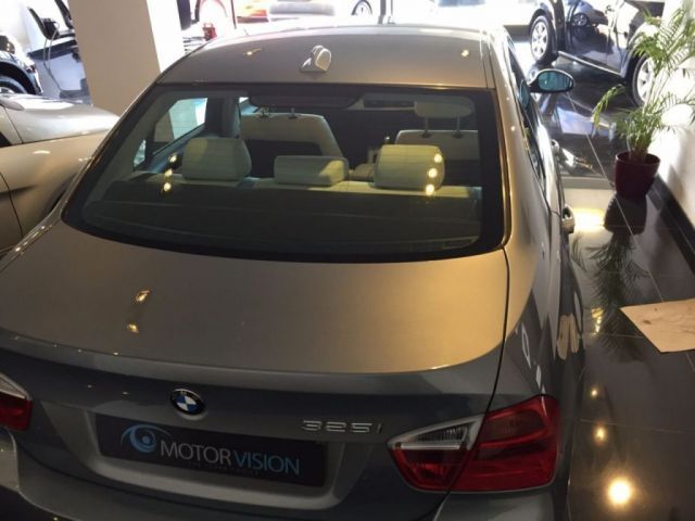 2005 BMW 3 Series 2.5 325I SE 4d image 4