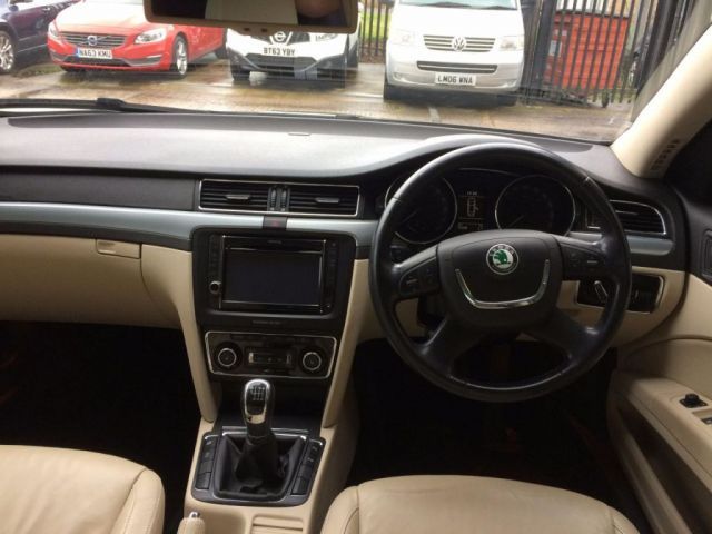 2008 Skoda Superb 2.0 TDI 5d image 10