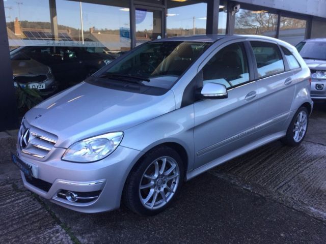 2010 Mercedes-Benz 2.0 B180 CDI Sport 5d image 1