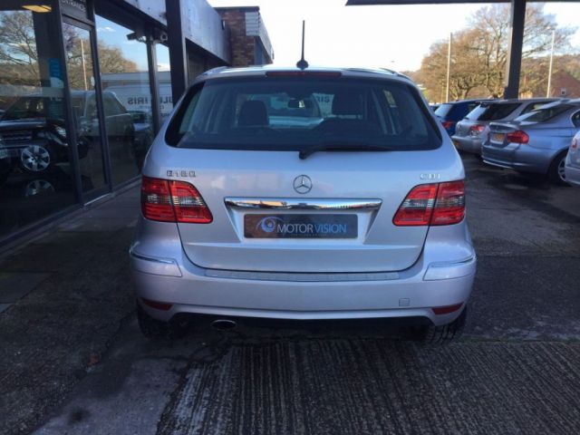2010 Mercedes-Benz 2.0 B180 CDI Sport 5d image 3