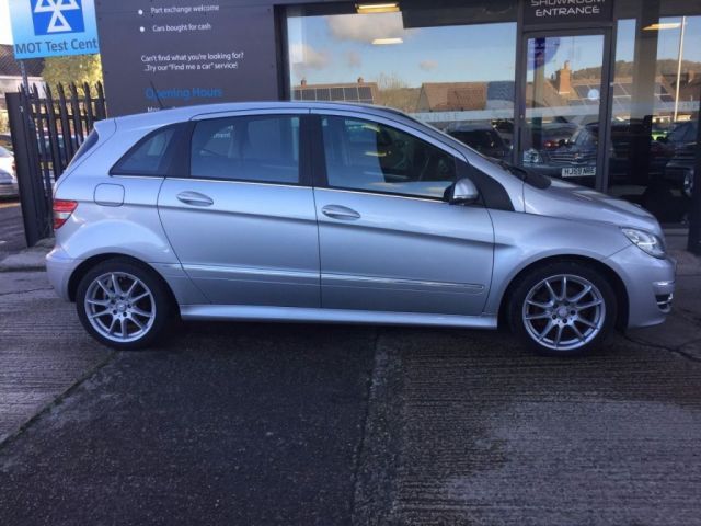 2010 Mercedes-Benz 2.0 B180 CDI Sport 5d image 4