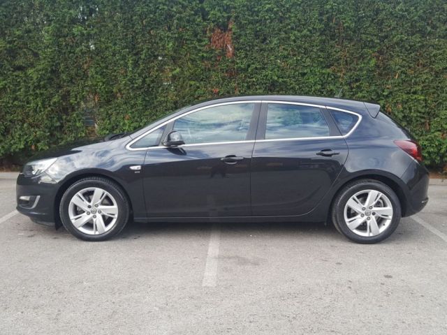 2013 Vauxhall Astra 1.7 SRI CDTI 5d image 4