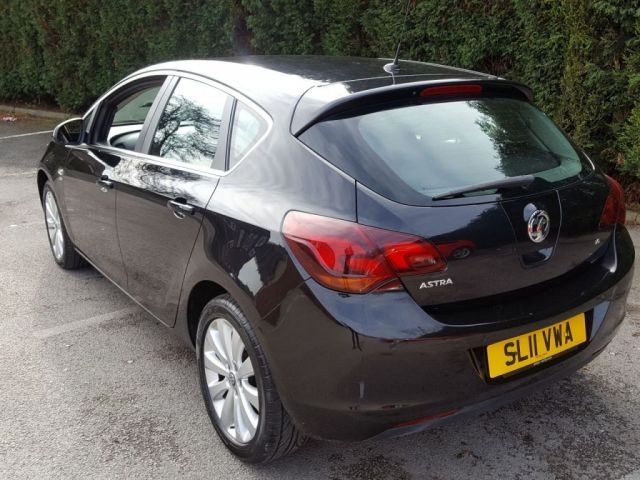 2011 Vauxhall Astra 1.6 5d image 5