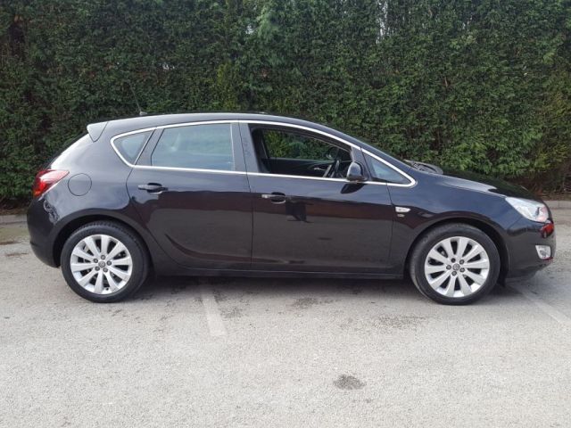 2011 Vauxhall Astra 1.6 5d image 6