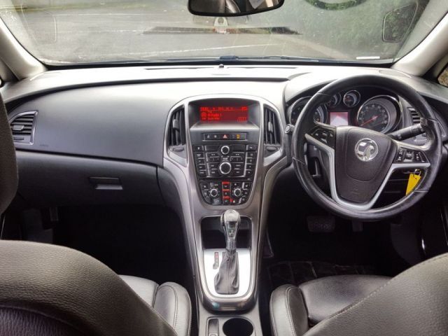 2011 Vauxhall Astra 1.6 5d image 8