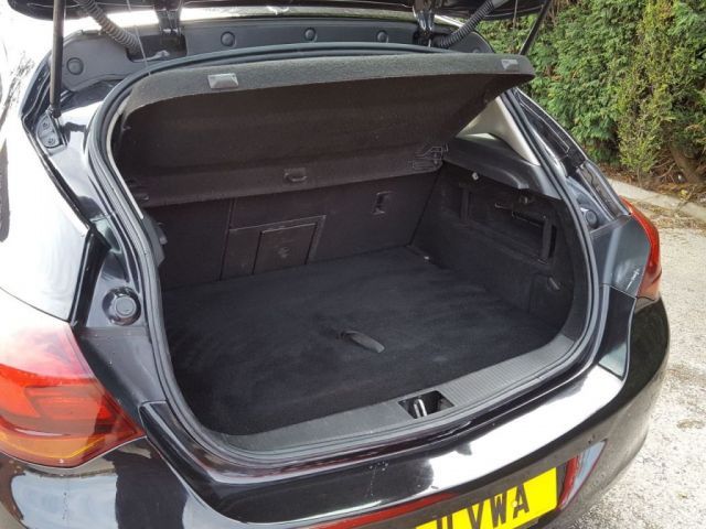 2011 Vauxhall Astra 1.6 5d image 10
