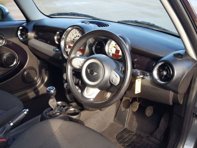 2010 MINI Hatch One 1.4 3d image 8