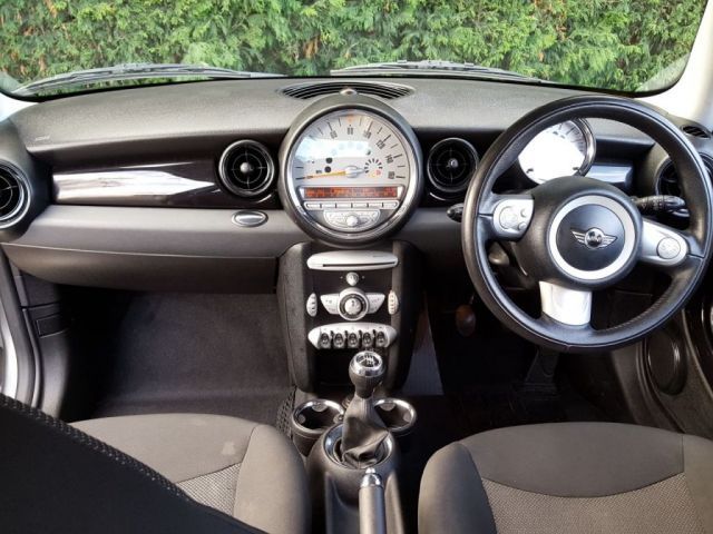 2010 MINI Hatch One 1.4 3d image 9