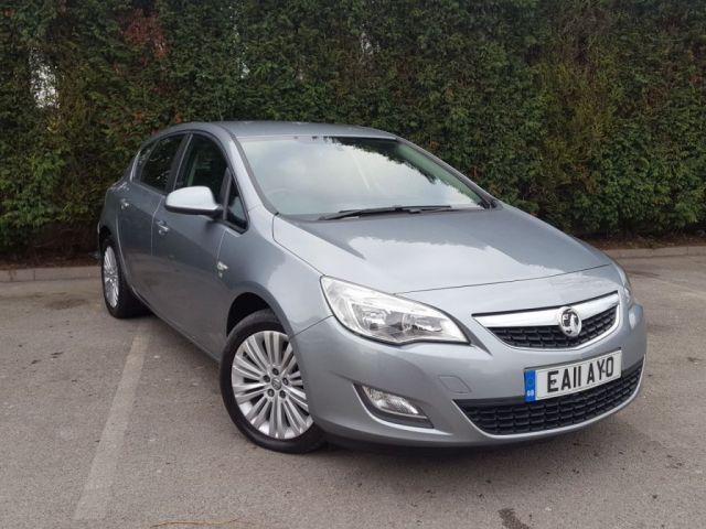 2011 Vauxhall Astra 1.6 5d image 1