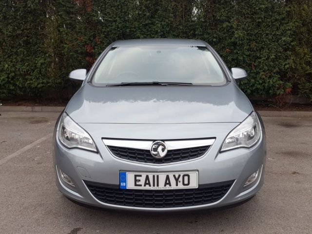 2011 Vauxhall Astra 1.6 5d image 2