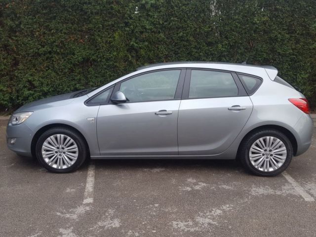 2011 Vauxhall Astra 1.6 5d image 4