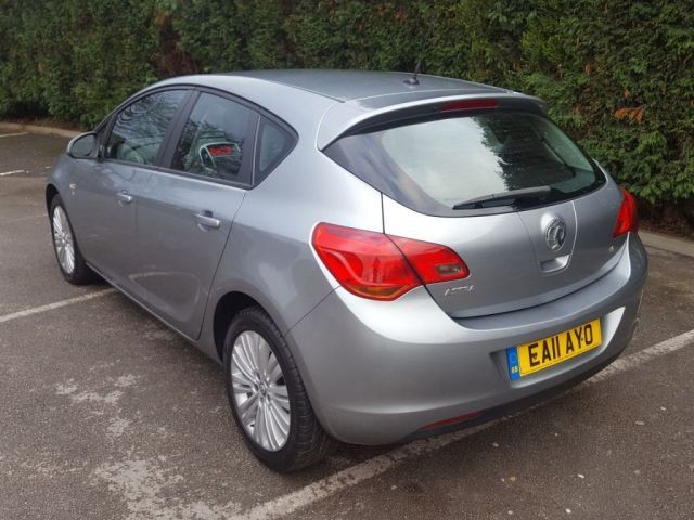 2011 Vauxhall Astra 1.6 5d image 5